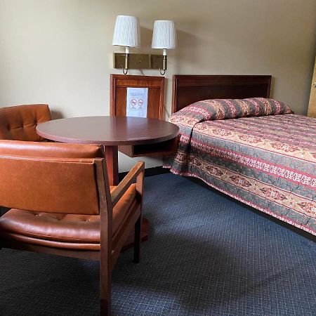 The Hemlock Inn Loudonville Экстерьер фото