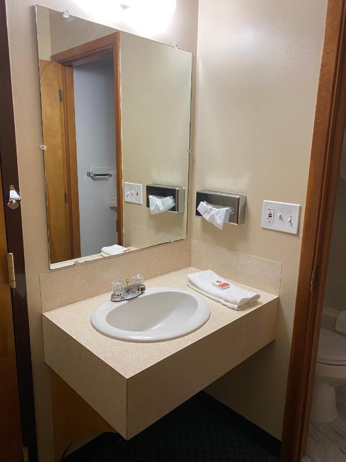 The Hemlock Inn Loudonville Экстерьер фото