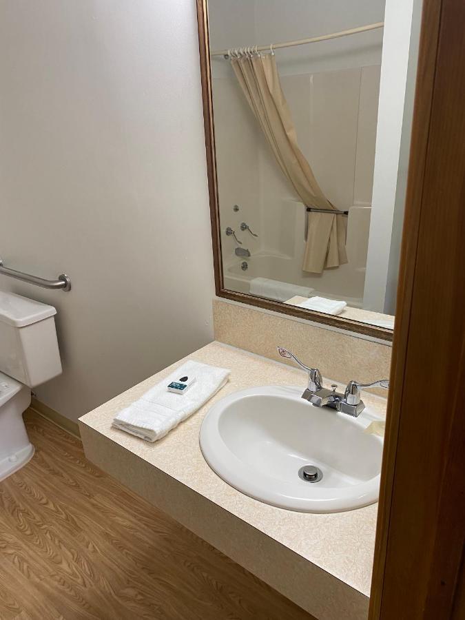 The Hemlock Inn Loudonville Экстерьер фото